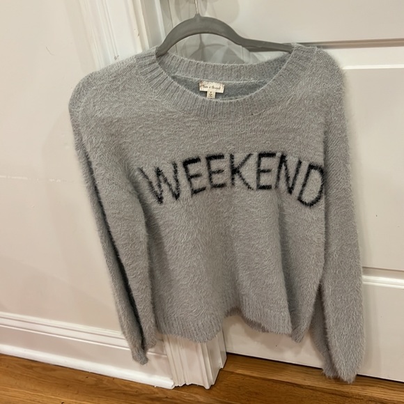 Grey item & thread weekend sweater - Picture 2 of 2